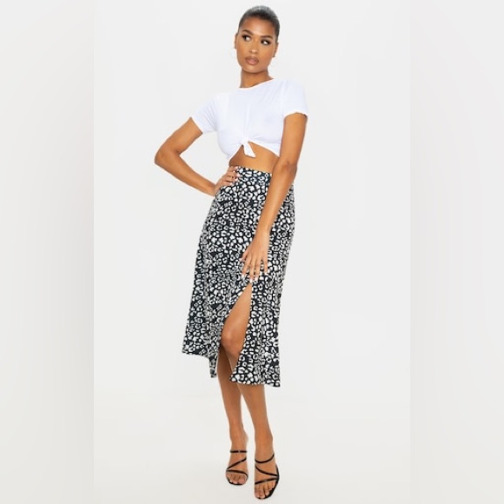 🌸 Black Leopard Print Midi Skirt